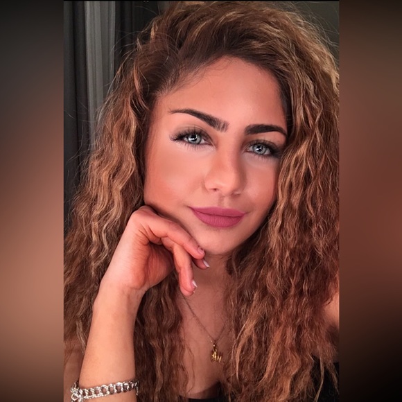 Meet your Posher, Sidra (Sid) - Picture 3 of 4